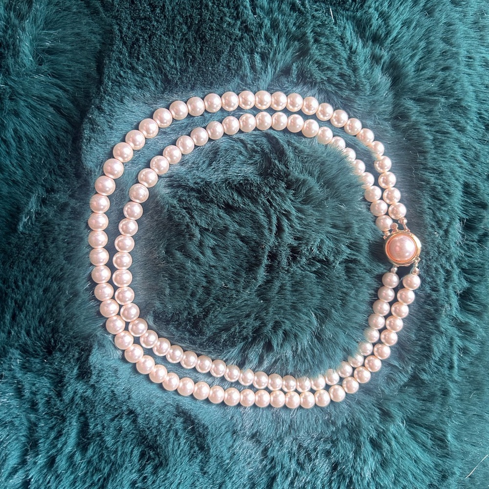 Elegant Pearl Necklace